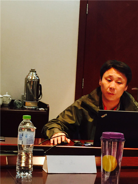 张�教授在作“设计批评与设计文化的关系与价值考量”的发言